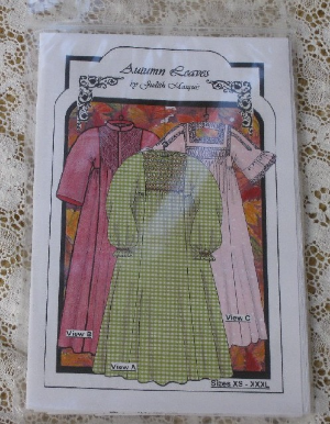  SMOCKING HEIRLOOM SEWING PATTERN LADIES NIGHTGOWN ROBE AUTUMN LEAVES~~